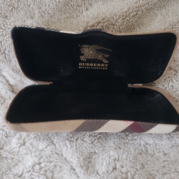 Burberry eyeglass case - Picture 3 of 7